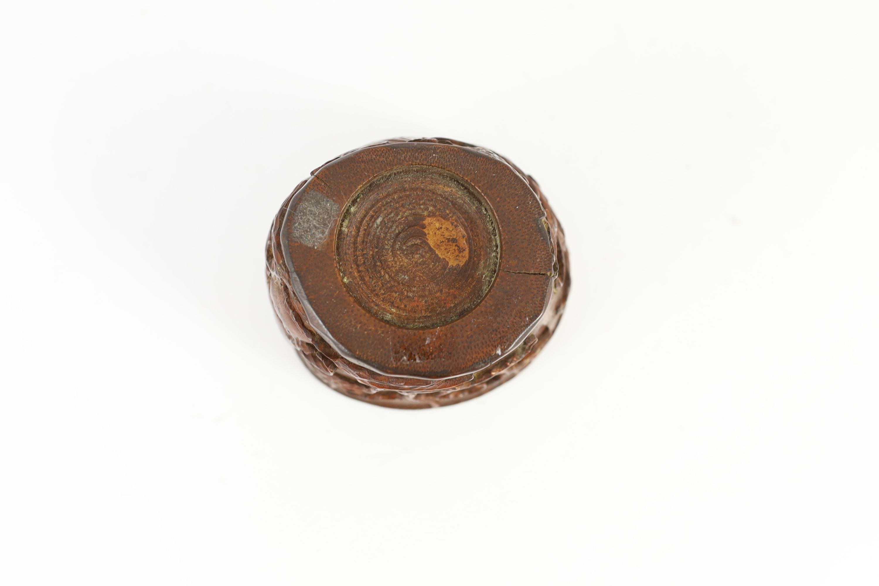 A Chinese bamboo libation cup, late Qing dynasty, 11 cm wide, 8 cm high